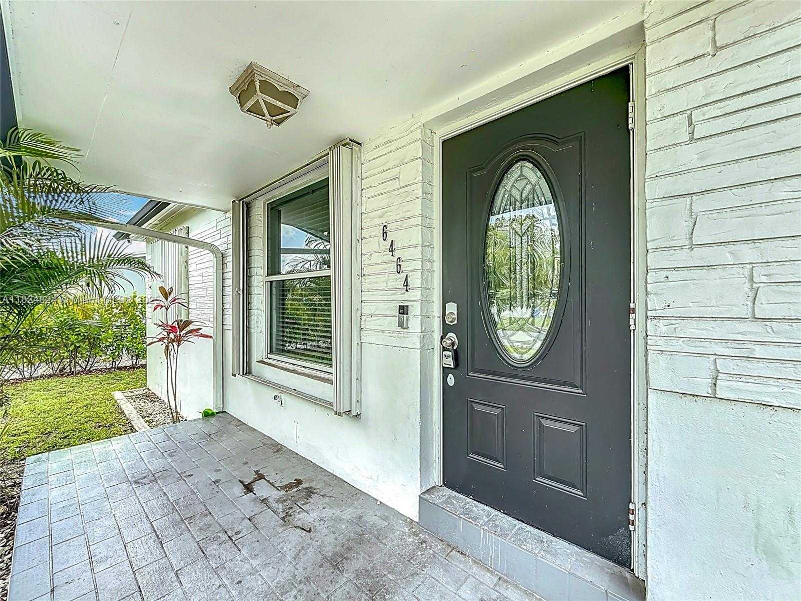 Small Image of 6464 MCCLELLAN ST, Hollywood Number 4