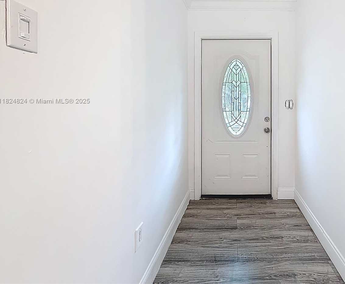 Small Image of 6464 MCCLELLAN ST, Hollywood Number 5