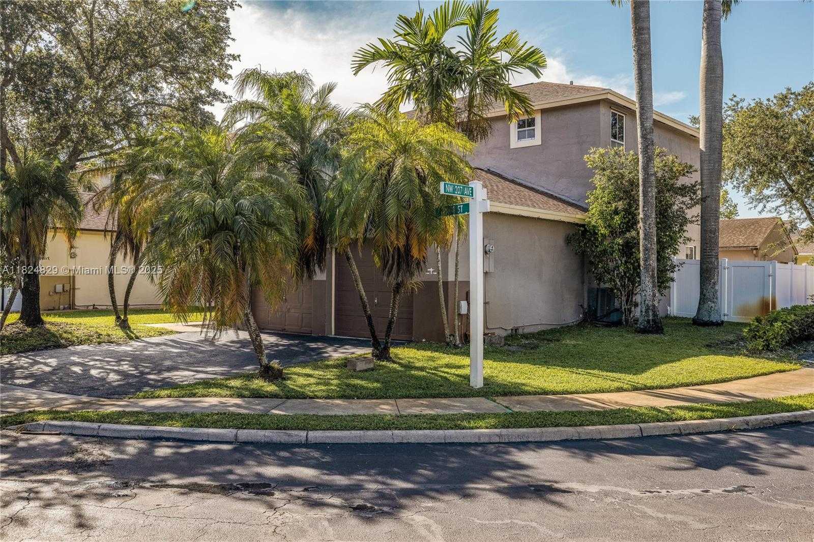 Small Image of 20709 NORTH WEST 1ST ST, Pembroke Pines Number 9