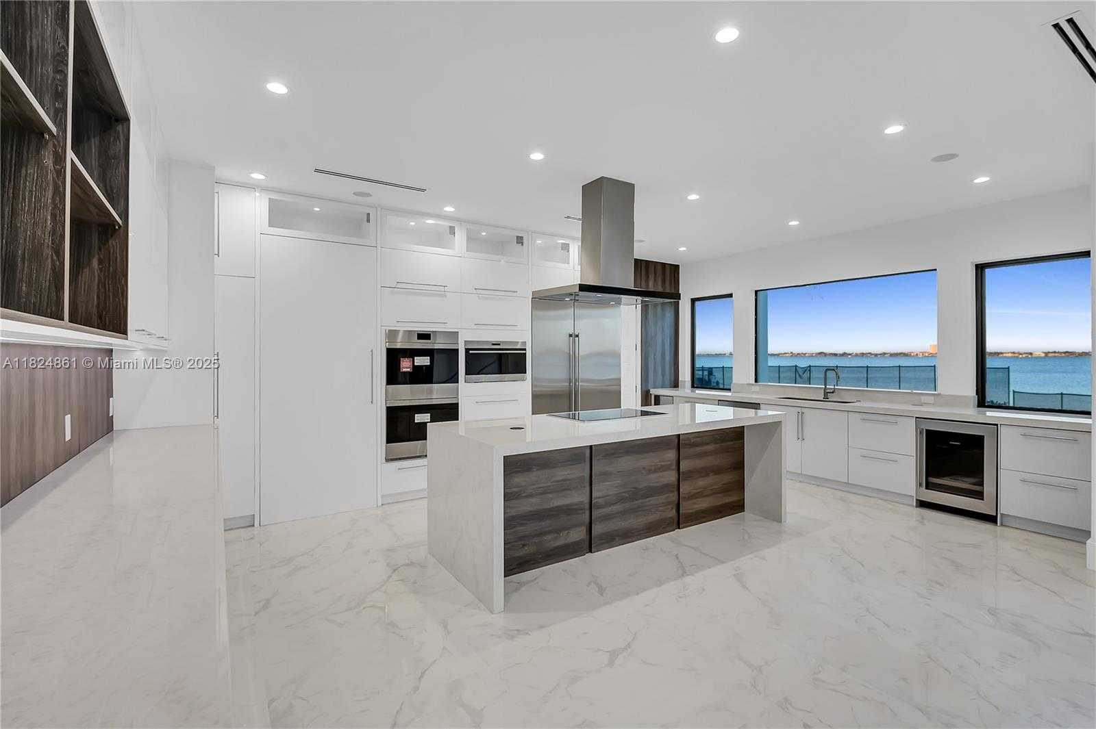 Small Image of 5735 RIVERSIDE DR, Cape Coral Number 16