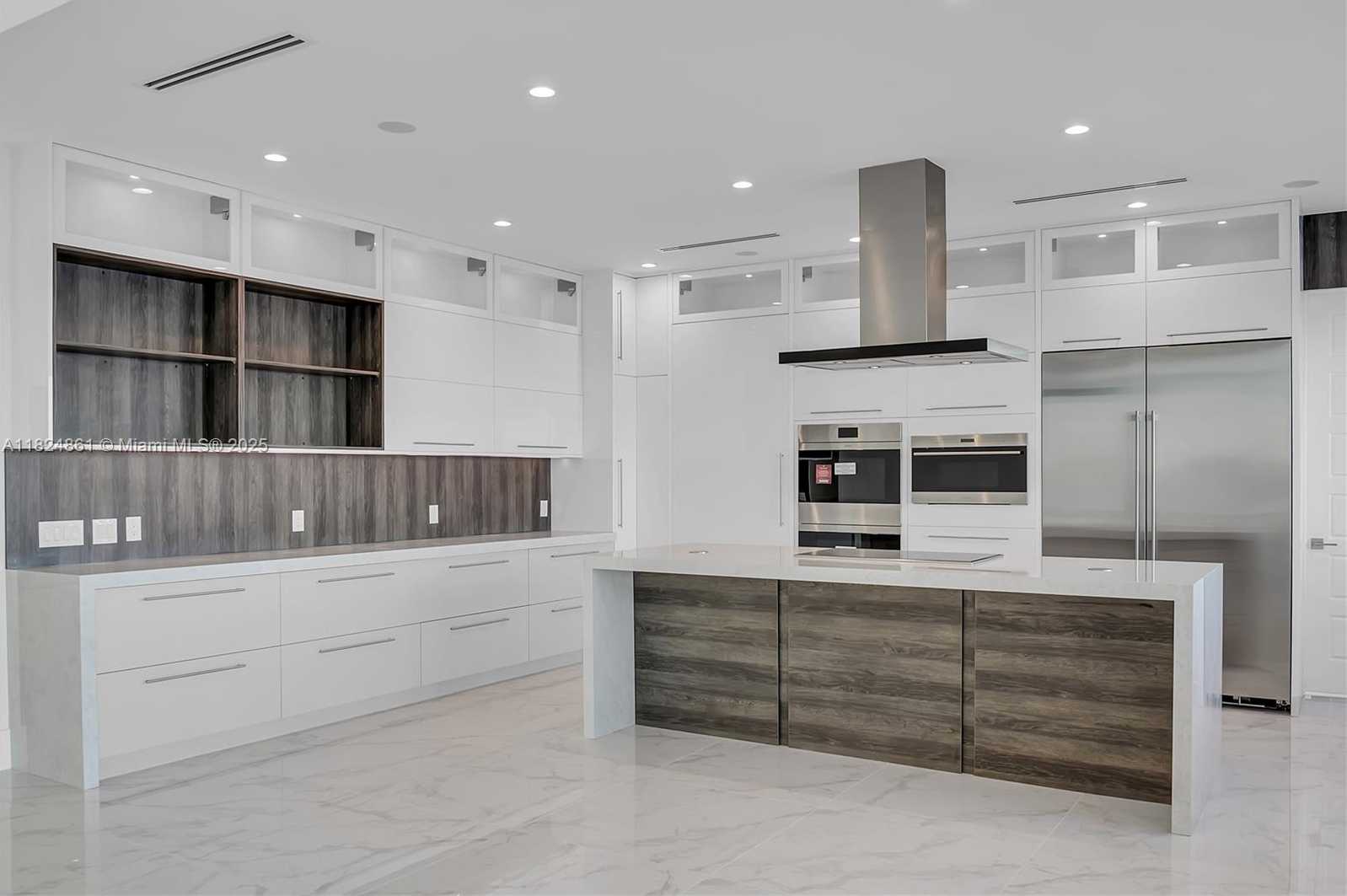 Small Image of 5735 RIVERSIDE DR, Cape Coral Number 17