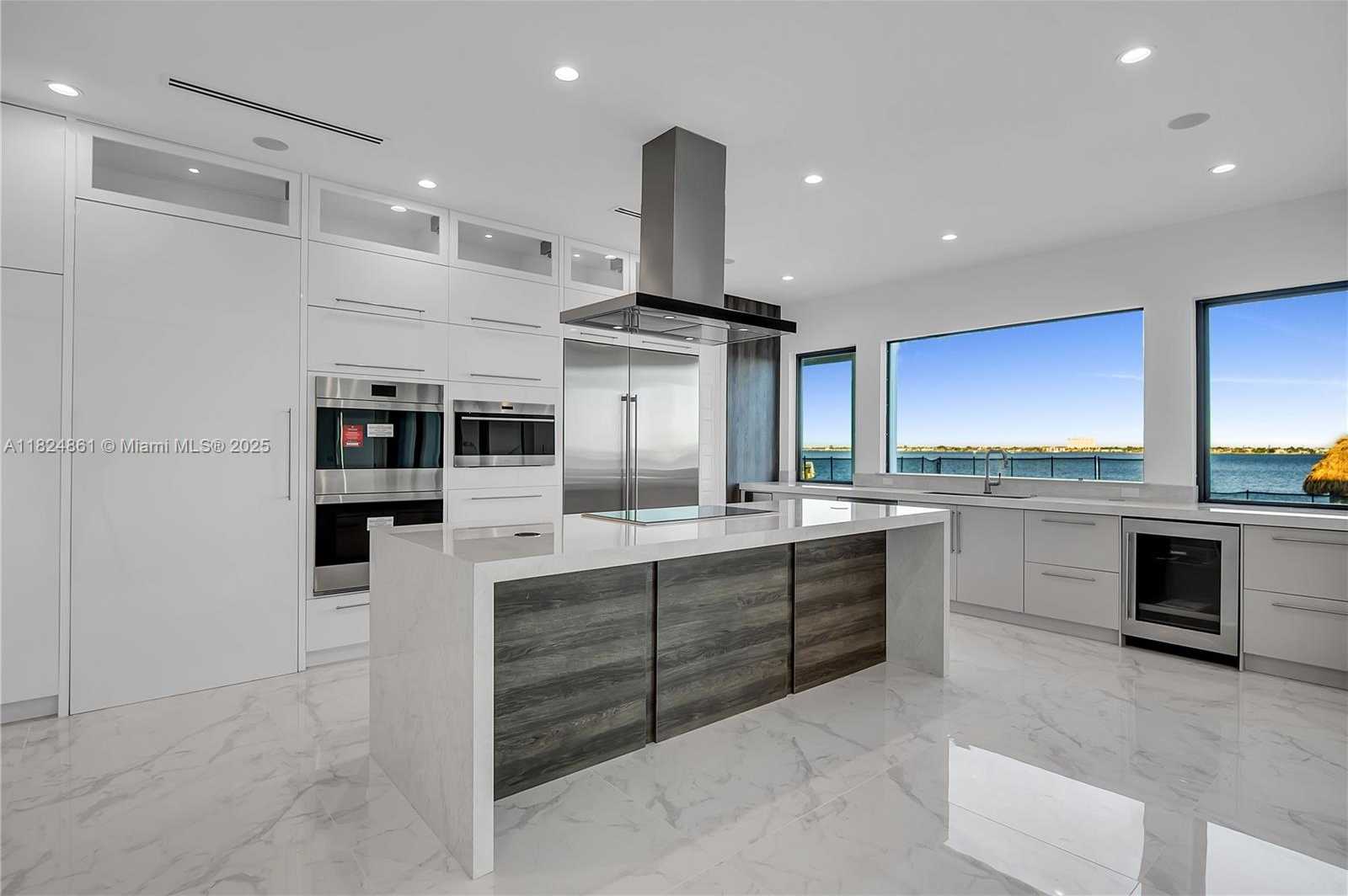 Small Image of 5735 RIVERSIDE DR, Cape Coral Number 18