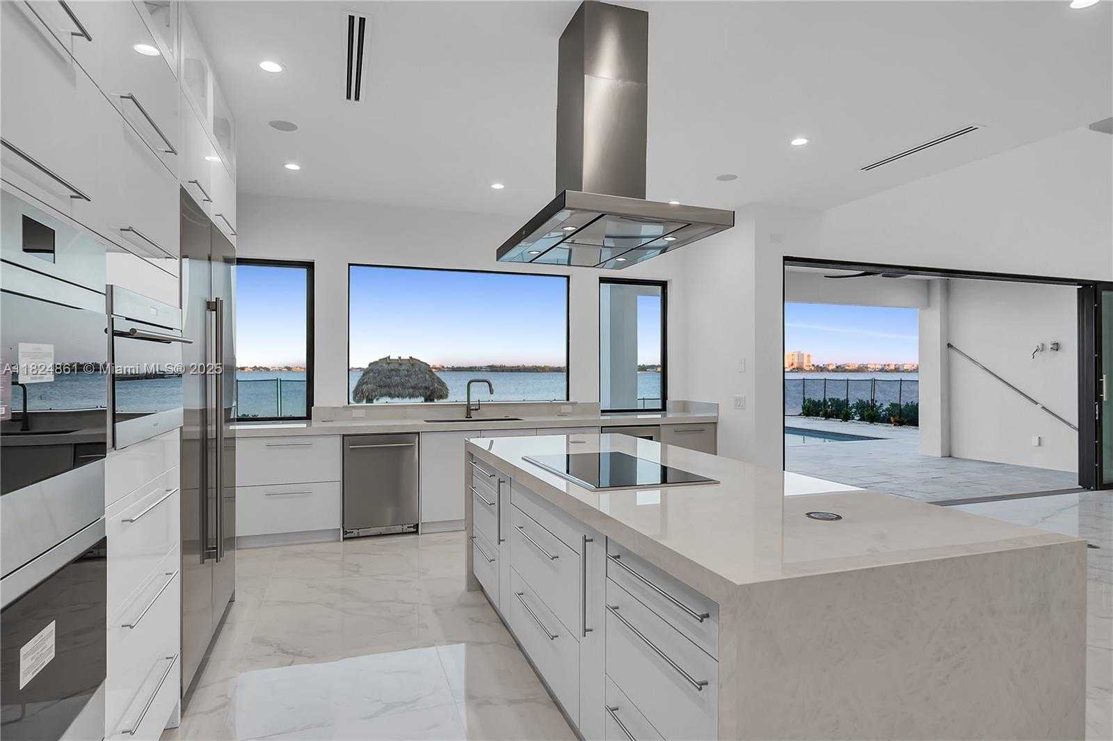 Small Image of 5735 RIVERSIDE DR, Cape Coral Number 19