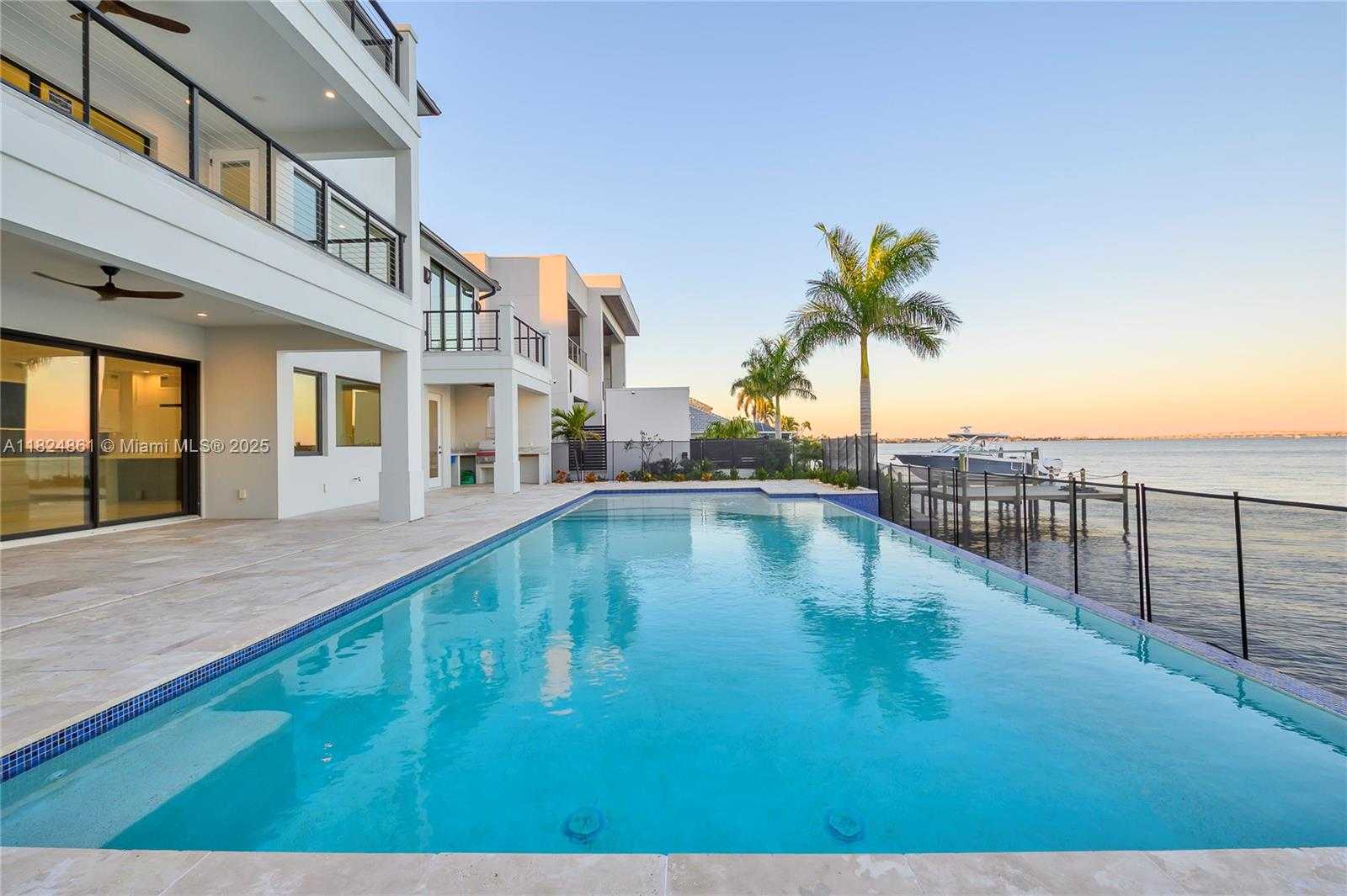 Small Image of 5735 RIVERSIDE DR, Cape Coral Number 21