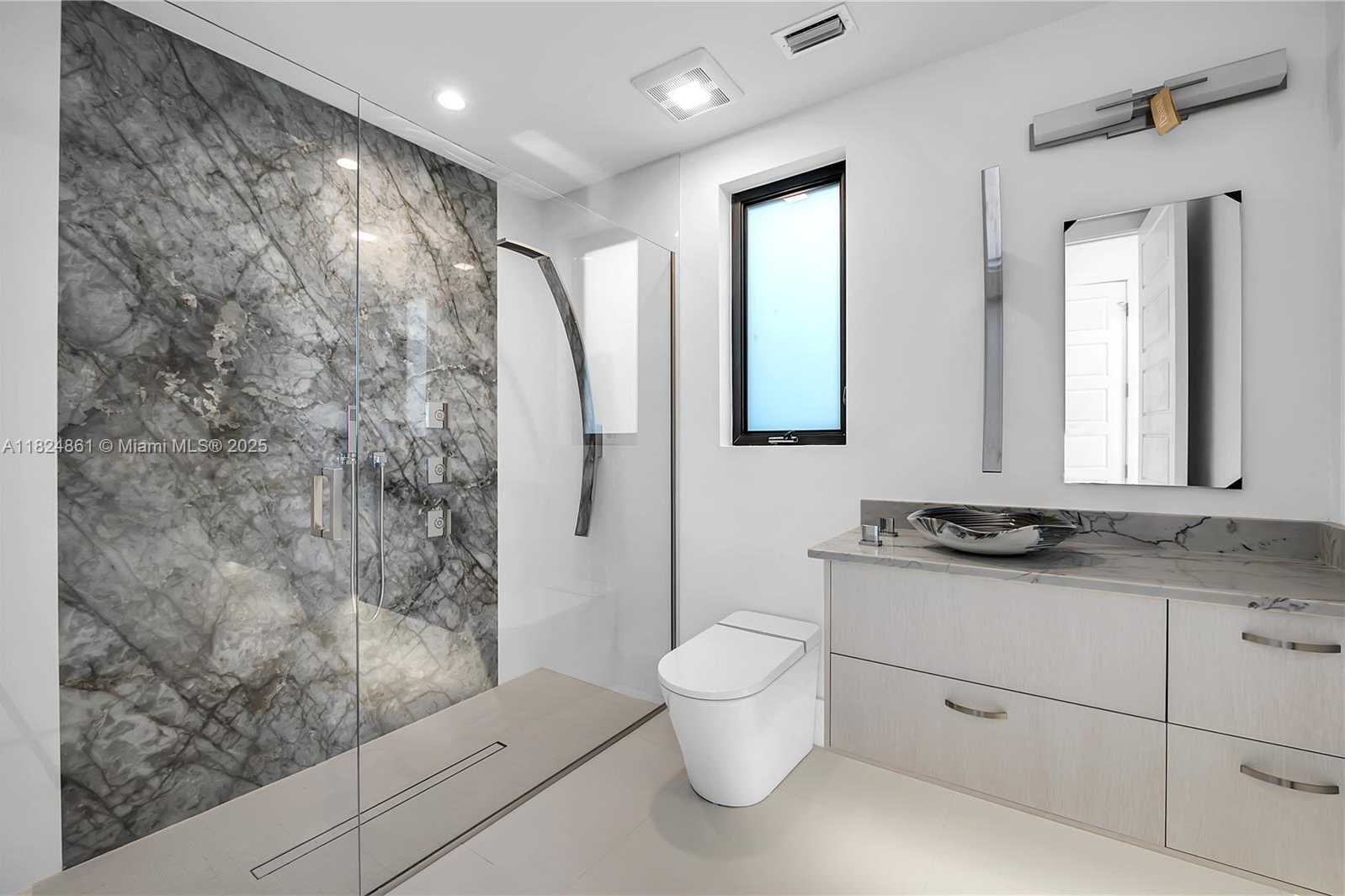 Small Image of 5735 RIVERSIDE DR, Cape Coral Number 24