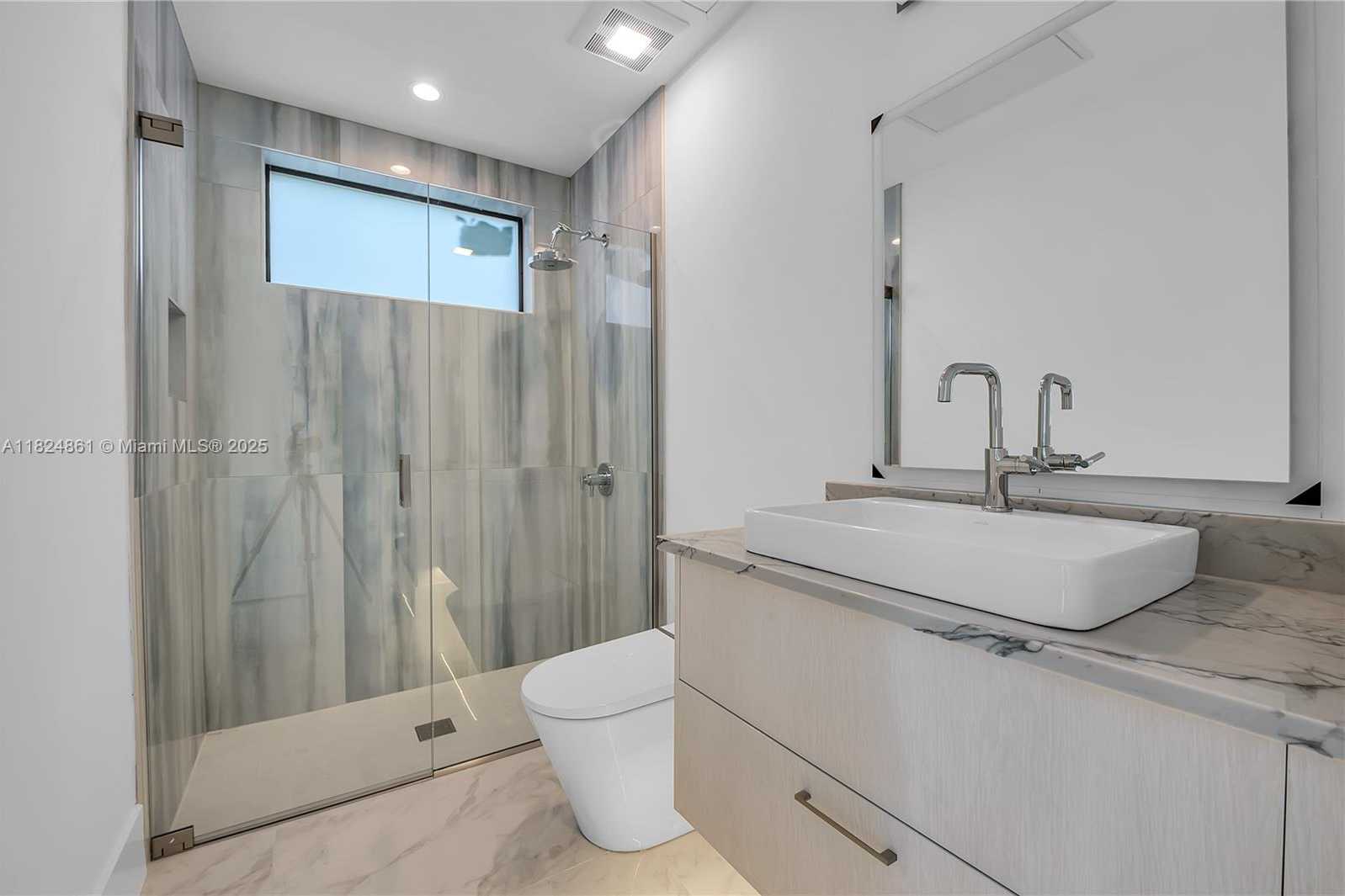 Small Image of 5735 RIVERSIDE DR, Cape Coral Number 28