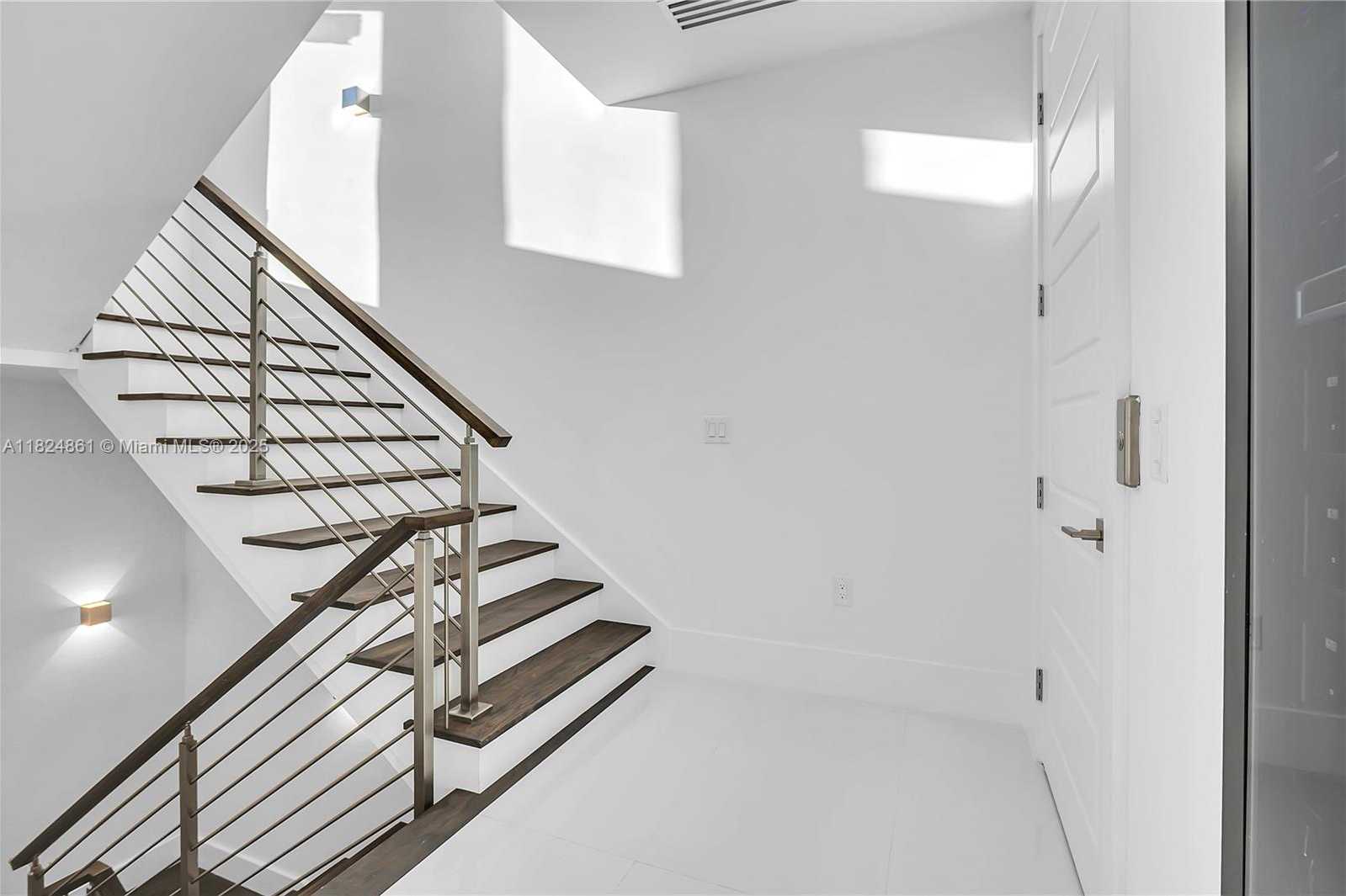 Small Image of 5735 RIVERSIDE DR, Cape Coral Number 29