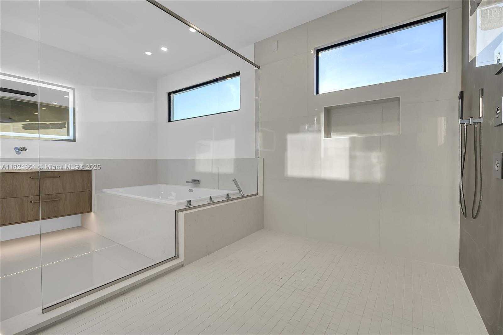 Small Image of 5735 RIVERSIDE DR, Cape Coral Number 36