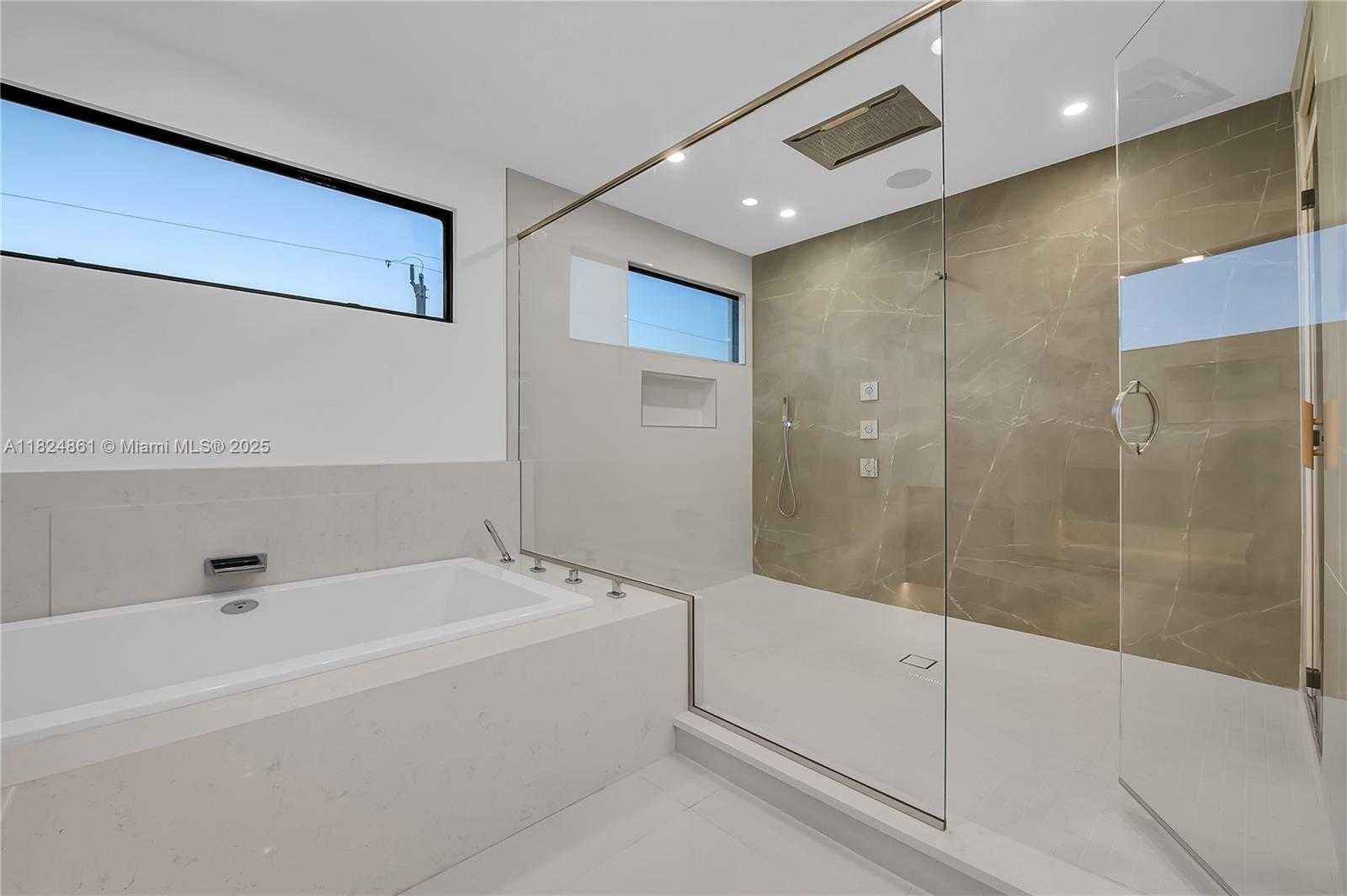 Small Image of 5735 RIVERSIDE DR, Cape Coral Number 37