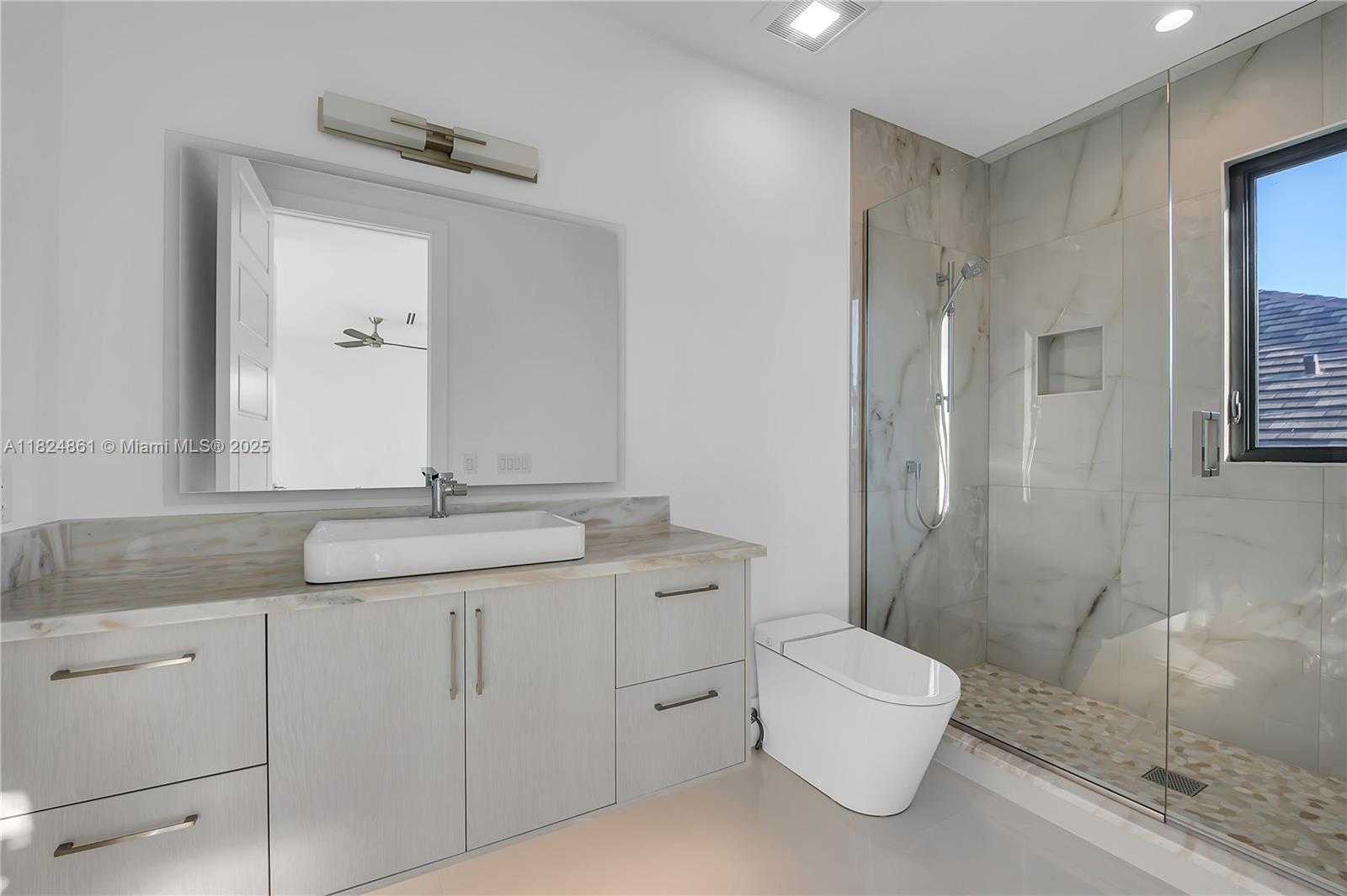 Small Image of 5735 RIVERSIDE DR, Cape Coral Number 41