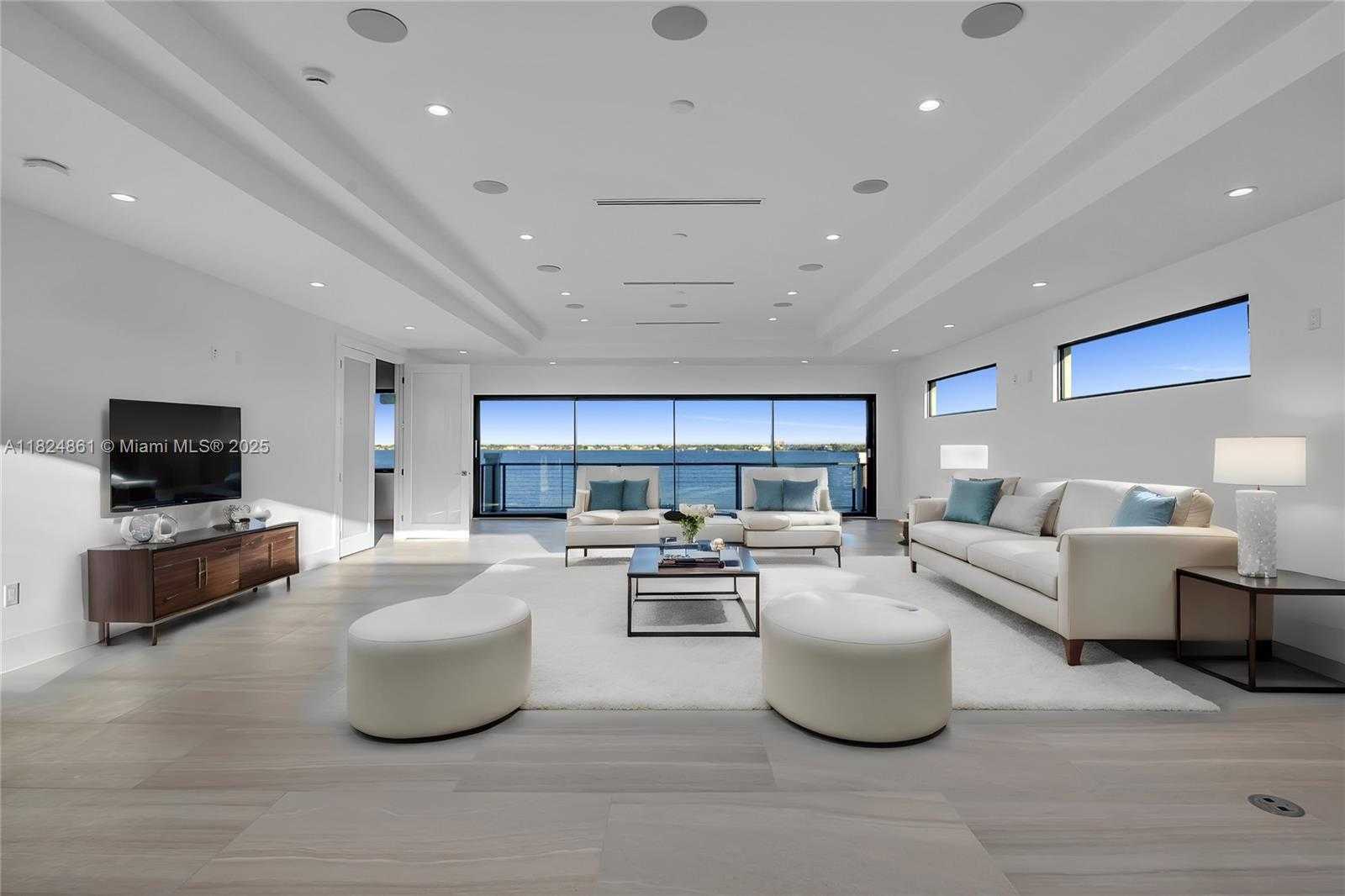 Small Image of 5735 RIVERSIDE DR, Cape Coral Number 47