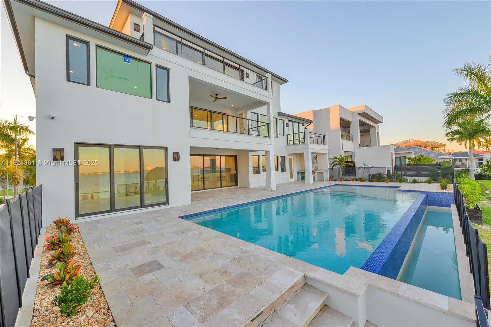 Small Image of 5735 RIVERSIDE DR, Cape Coral Number 5