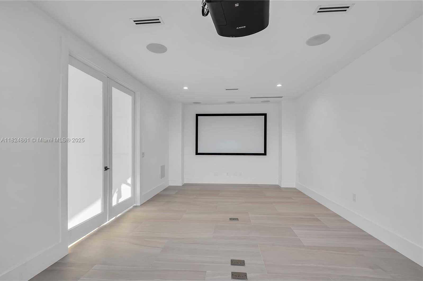 Small Image of 5735 RIVERSIDE DR, Cape Coral Number 52