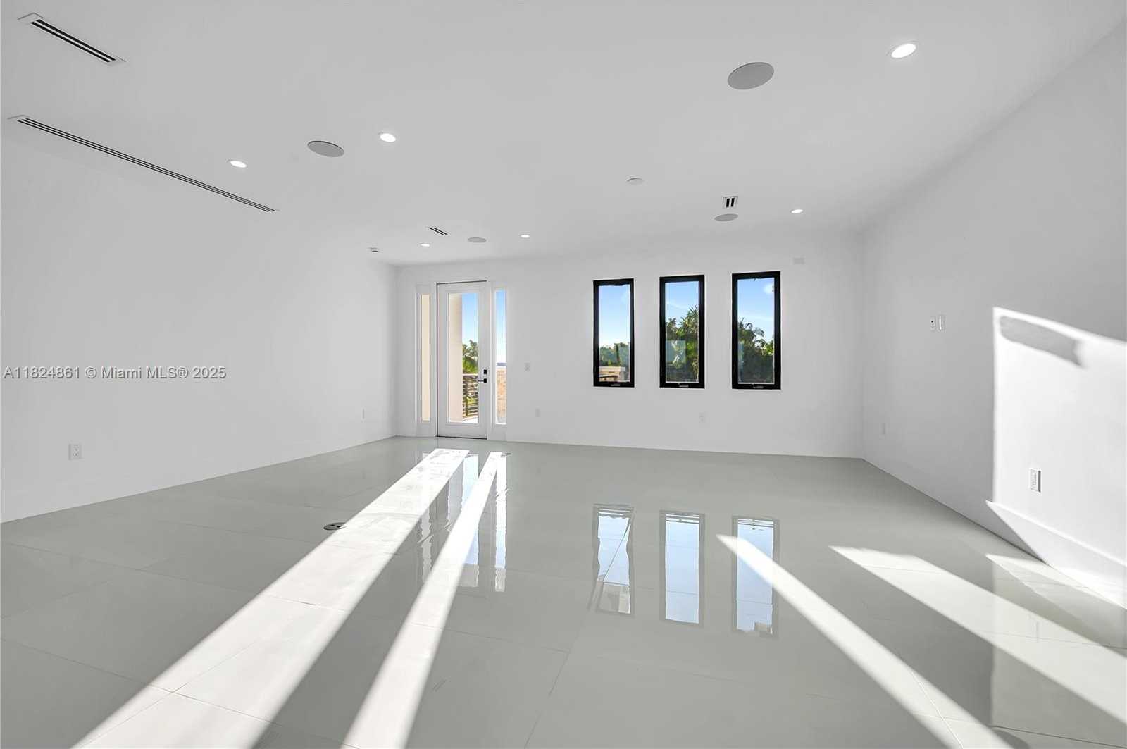 Small Image of 5735 RIVERSIDE DR, Cape Coral Number 66