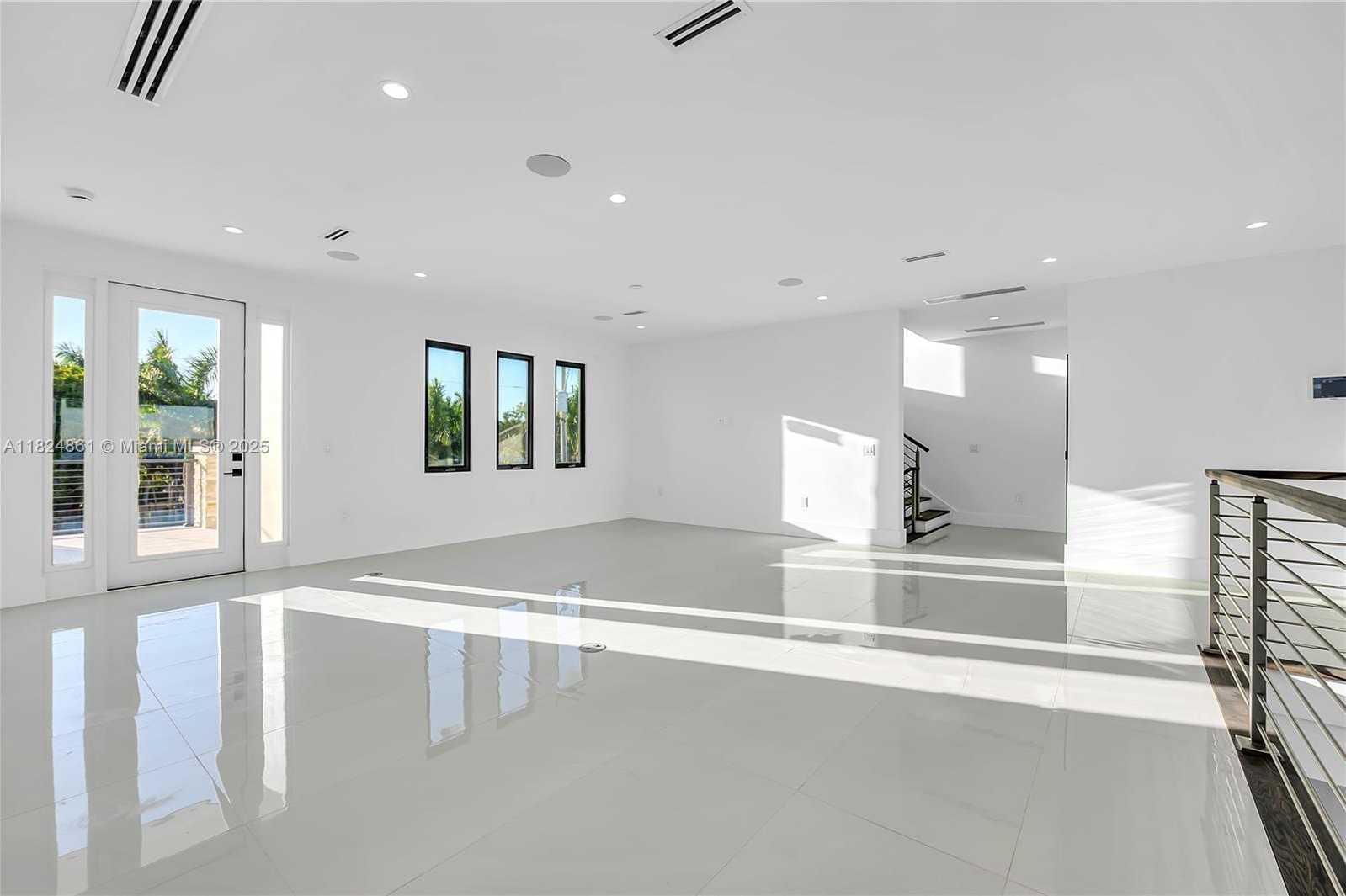 Small Image of 5735 RIVERSIDE DR, Cape Coral Number 67