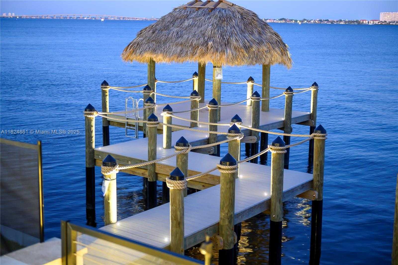 Small Image of 5735 RIVERSIDE DR, Cape Coral Number 8