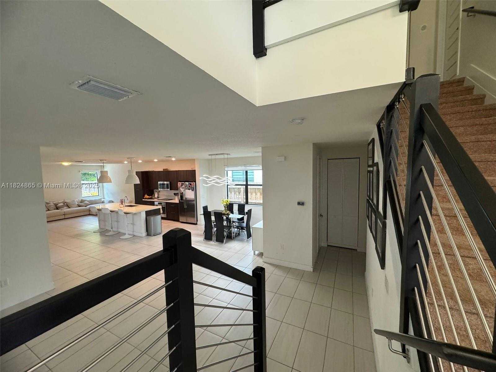 Small Image of 10240 NORTH WEST 76TH TER, Doral Number 2