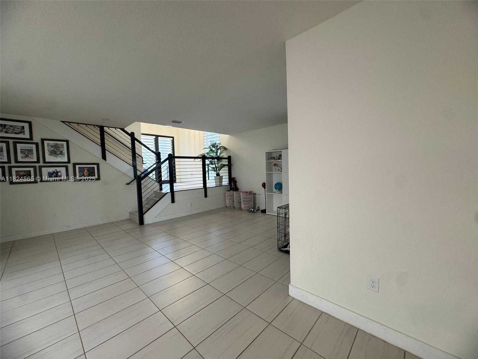 Small Image of 10240 NORTH WEST 76TH TER, Doral Number 3