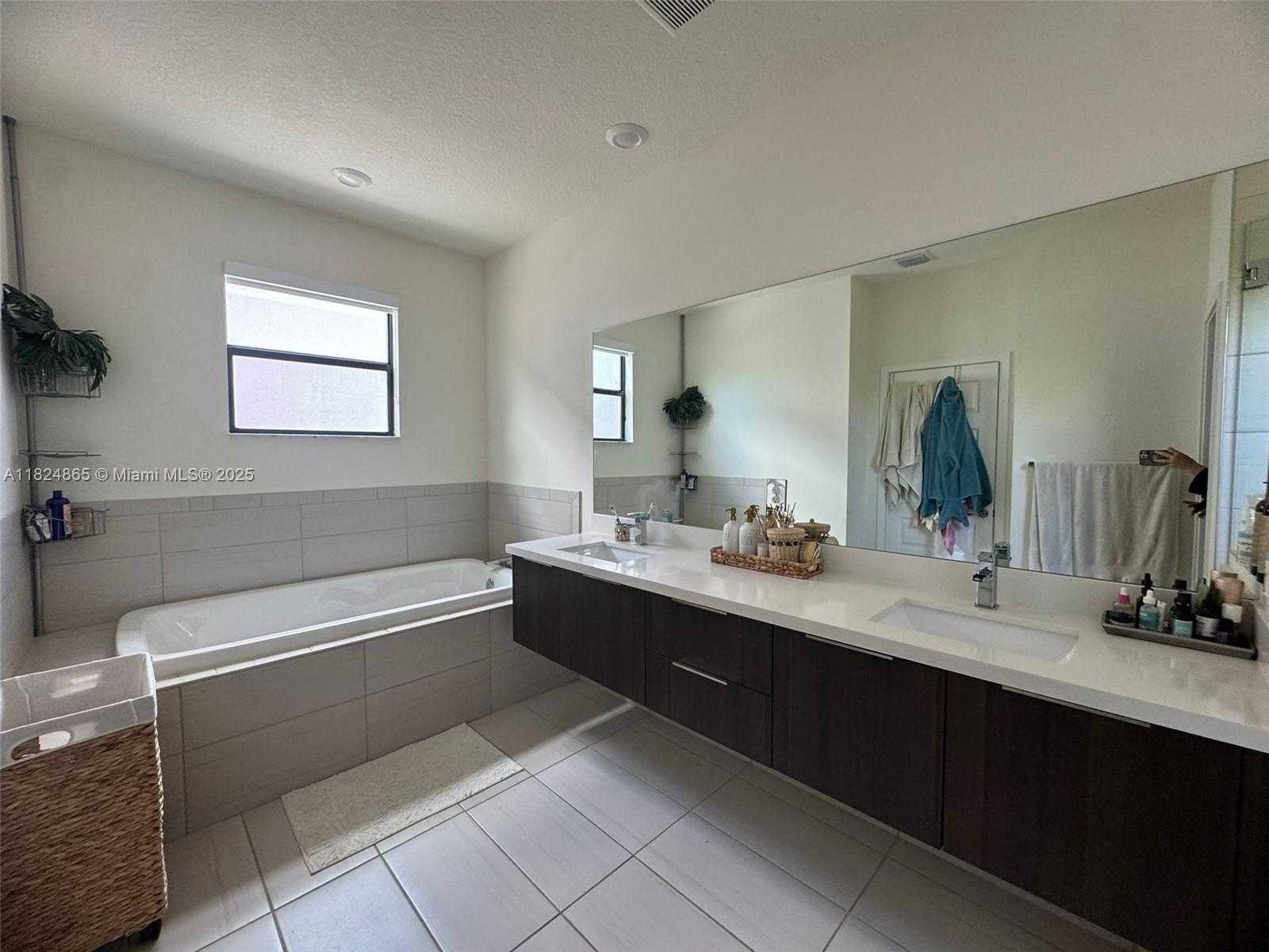 Small Image of 10240 NORTH WEST 76TH TER, Doral Number 4