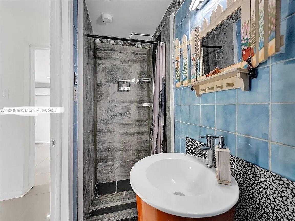 Small Image of 1607 MOFFETT ST, Hollywood Number 10