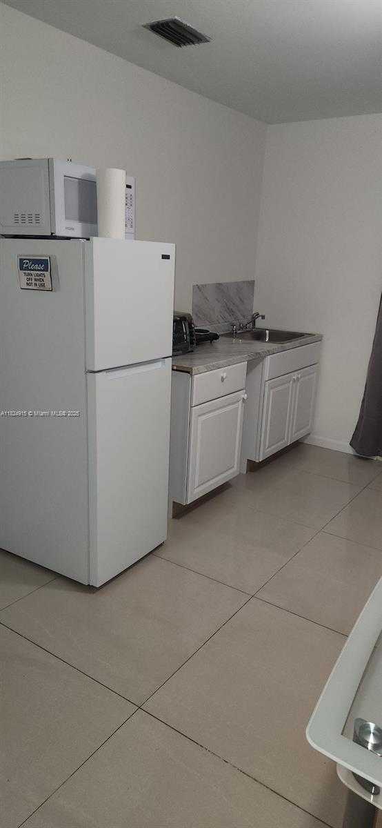 Small Image of 1607 MOFFETT ST, Hollywood Number 11