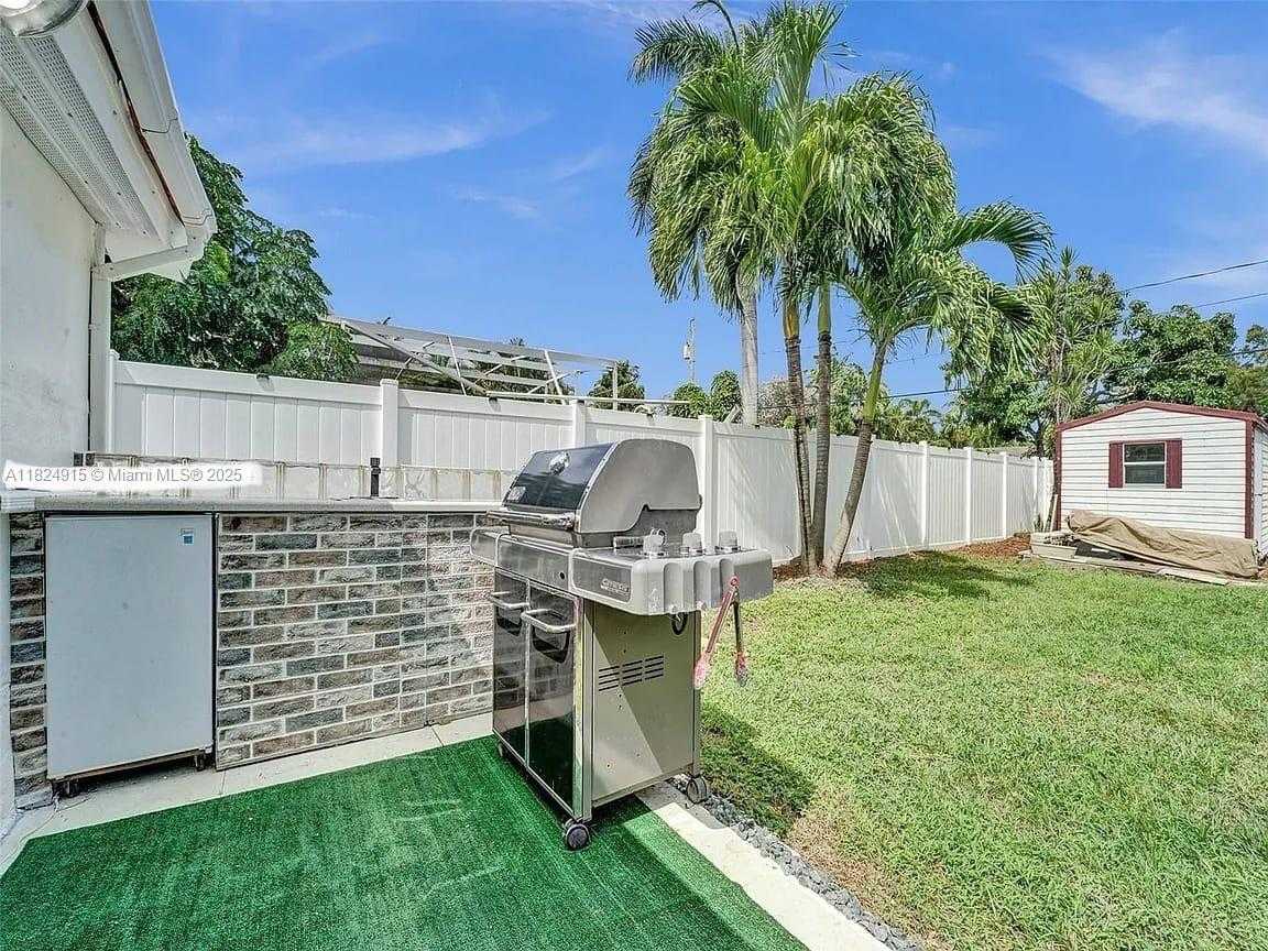 Small Image of 1607 MOFFETT ST, Hollywood Number 17