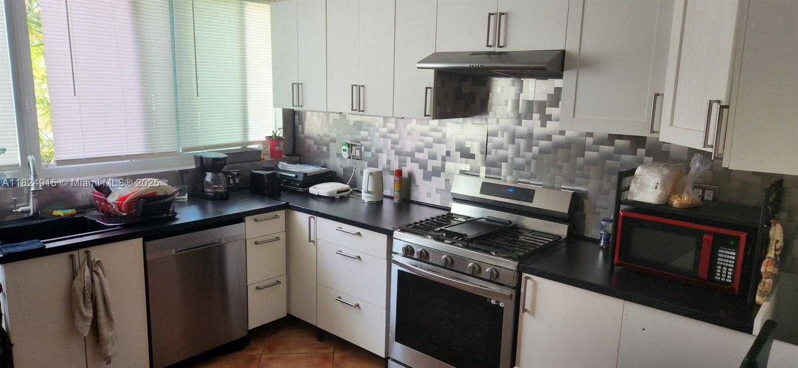 Small Image of 1607 MOFFETT ST, Hollywood Number 3