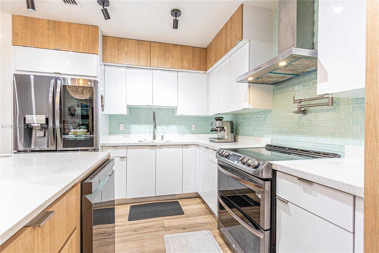 Small Image of 532 NORTH WEST 100TH ST, Miami Number 10