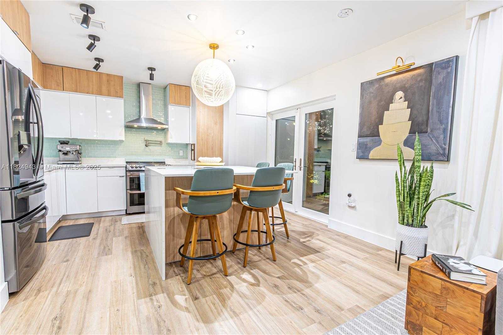 Small Image of 532 NORTH WEST 100TH ST, Miami Number 11