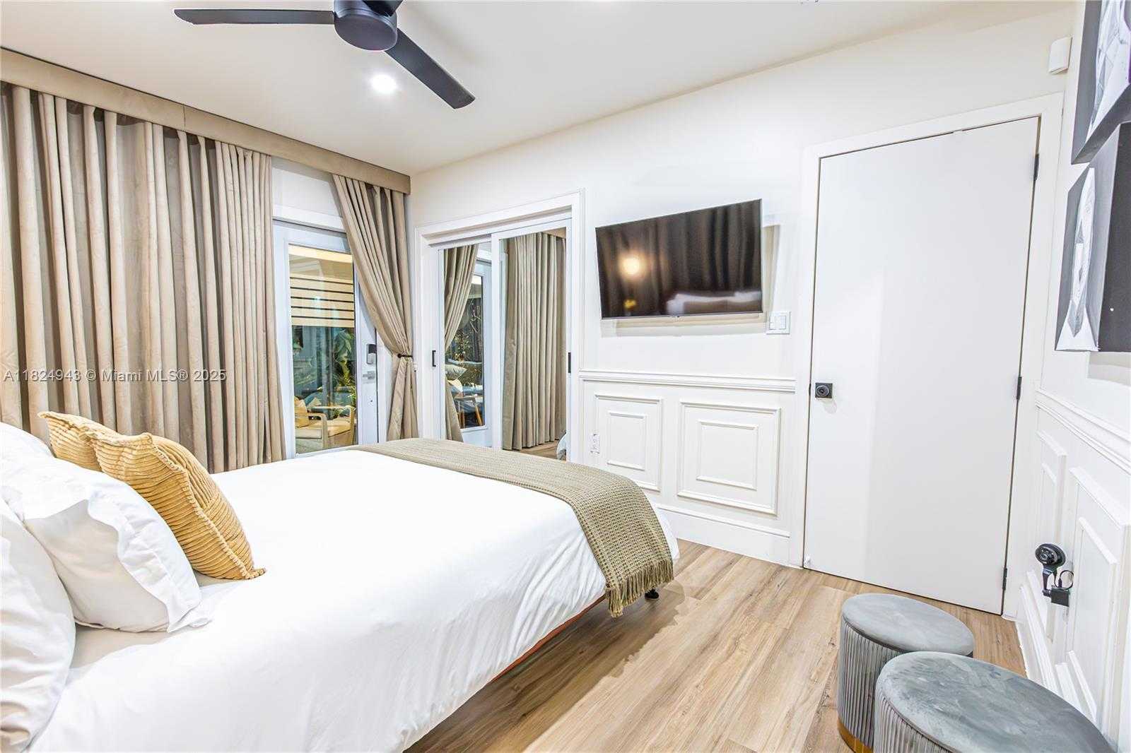 Small Image of 532 NORTH WEST 100TH ST, Miami Number 13