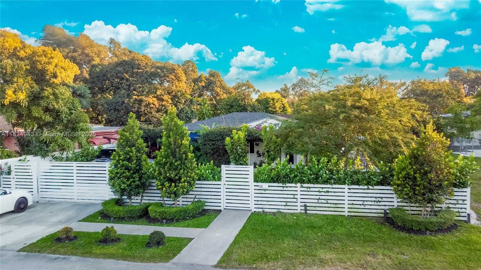 Small Image of 532 NORTH WEST 100TH ST, Miami Number 2
