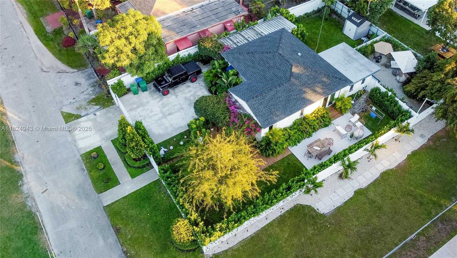 Small Image of 532 NORTH WEST 100TH ST, Miami Number 3