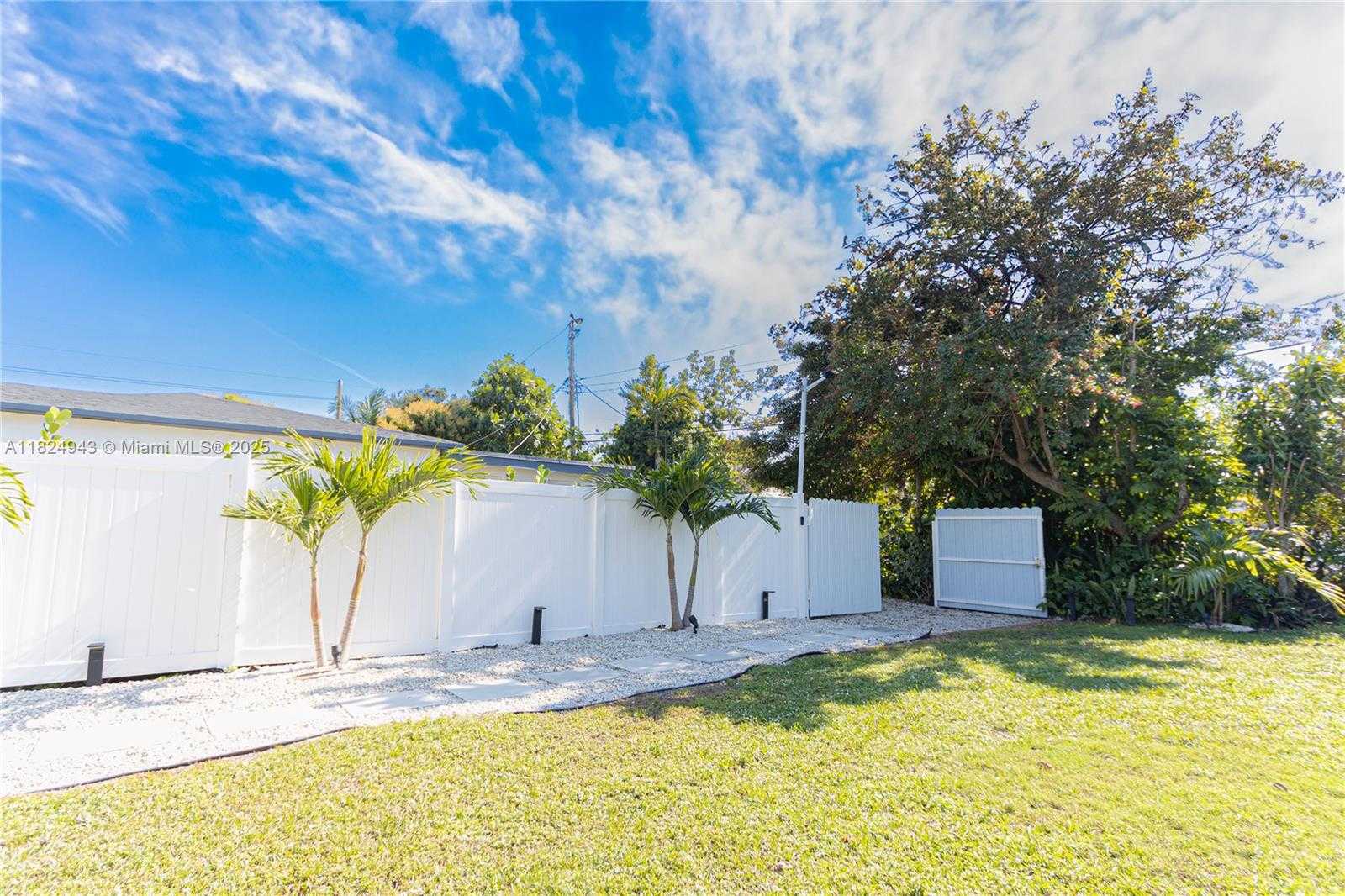 Small Image of 532 NORTH WEST 100TH ST, Miami Number 33
