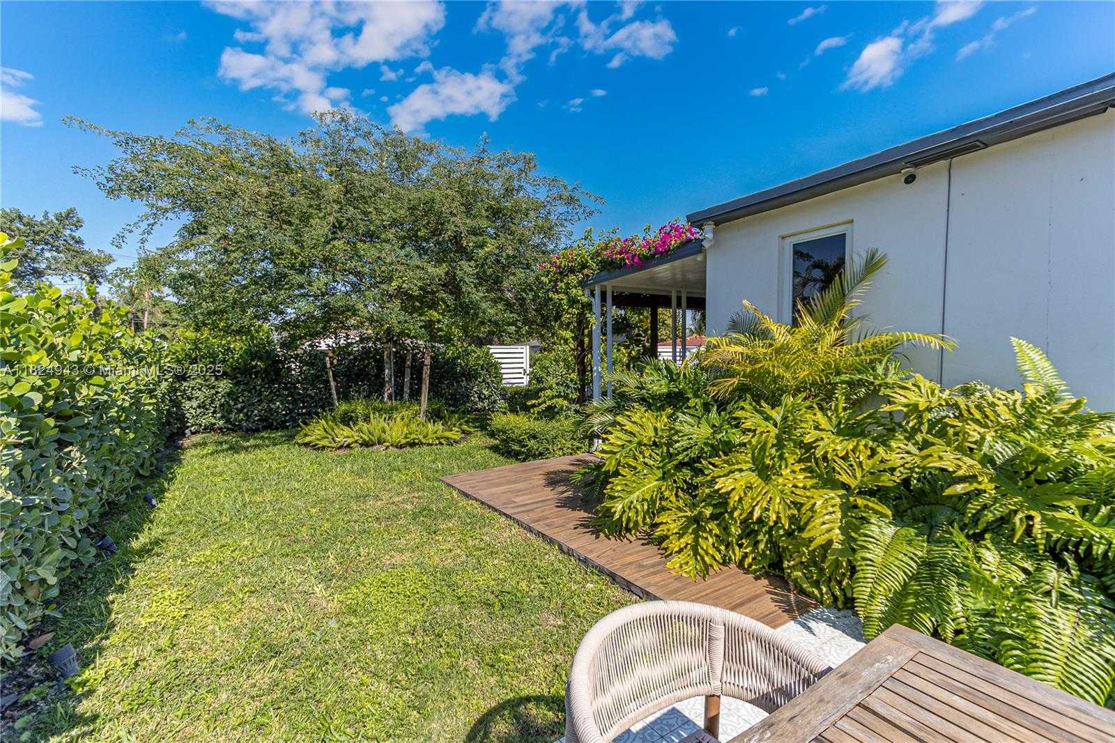 Small Image of 532 NORTH WEST 100TH ST, Miami Number 36