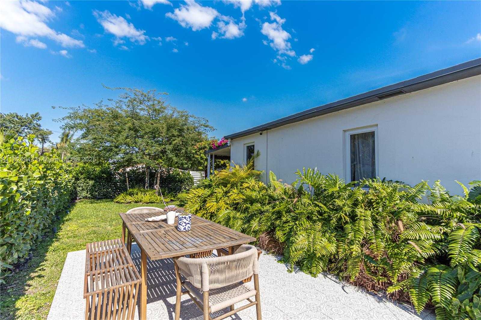 Small Image of 532 NORTH WEST 100TH ST, Miami Number 38