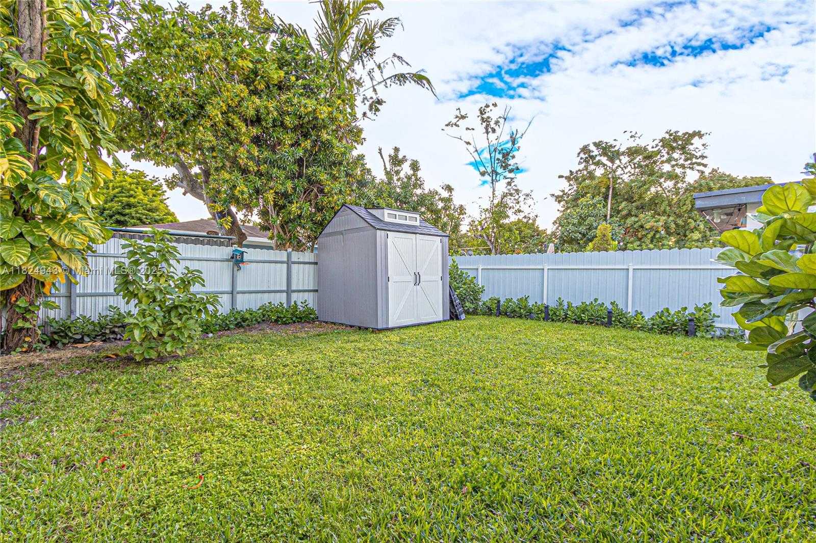 Small Image of 532 NORTH WEST 100TH ST, Miami Number 40