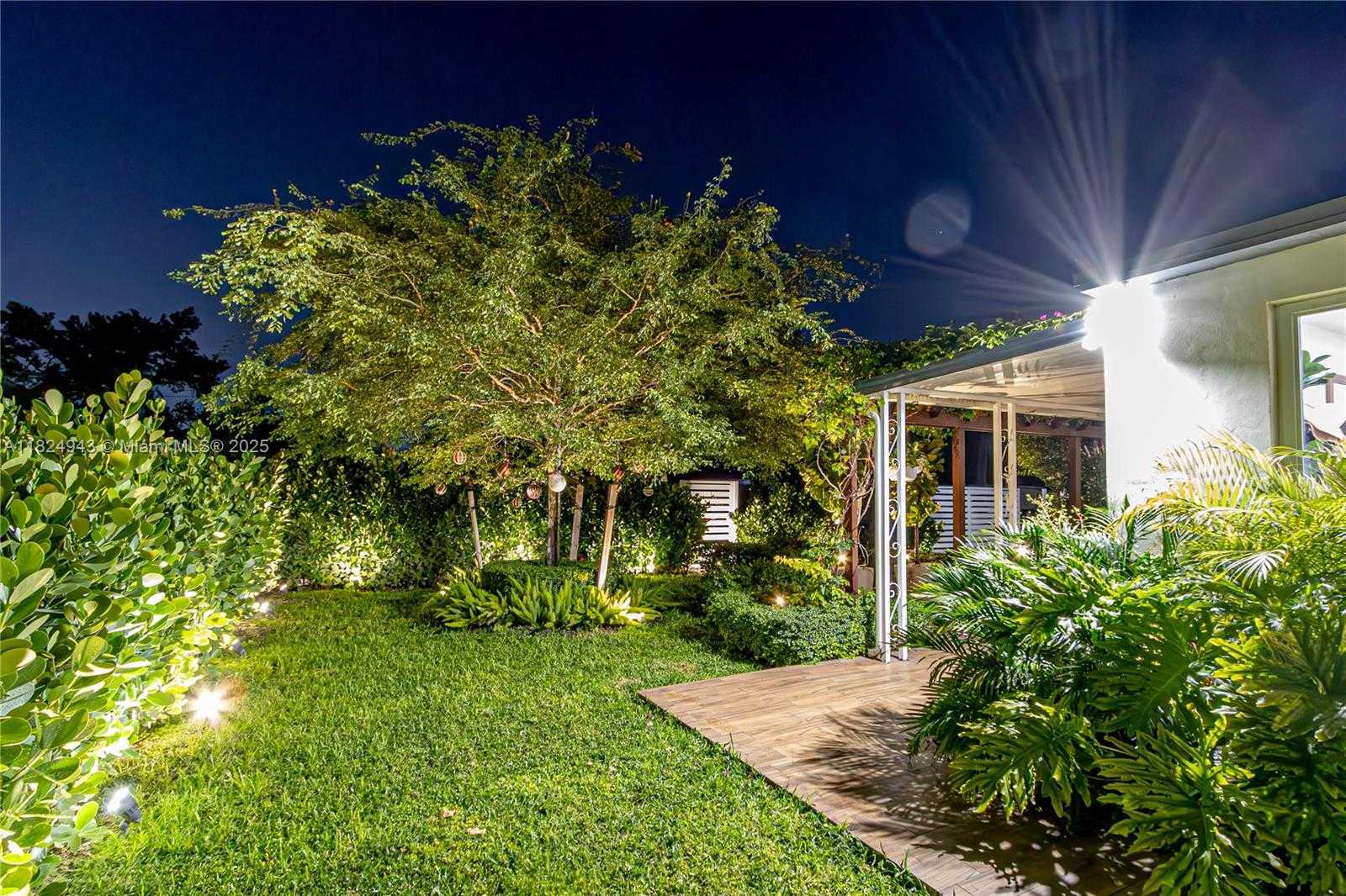 Small Image of 532 NORTH WEST 100TH ST, Miami Number 42