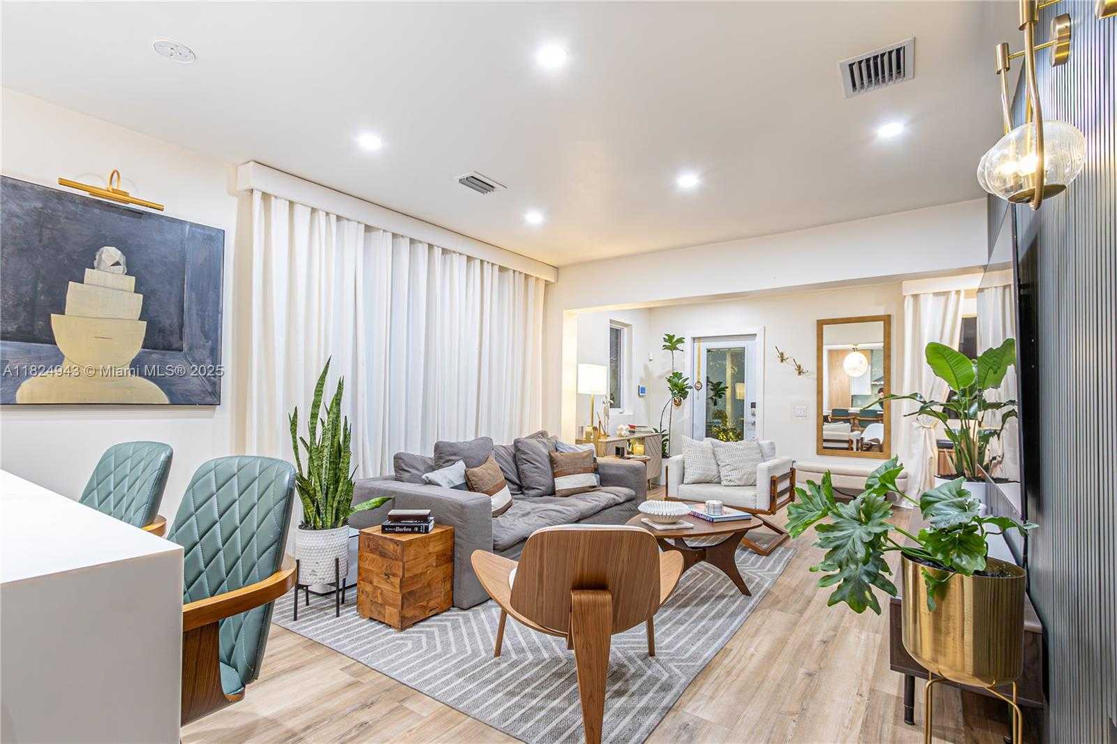Small Image of 532 NORTH WEST 100TH ST, Miami Number 7