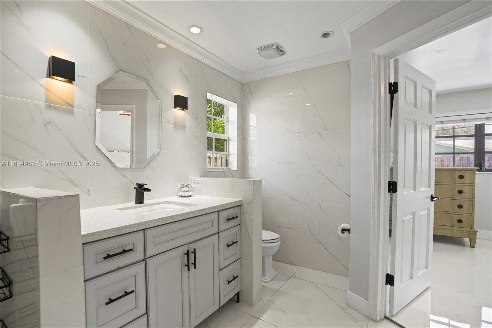 Small Image of 5613 MADISON ST, Hollywood Number 15