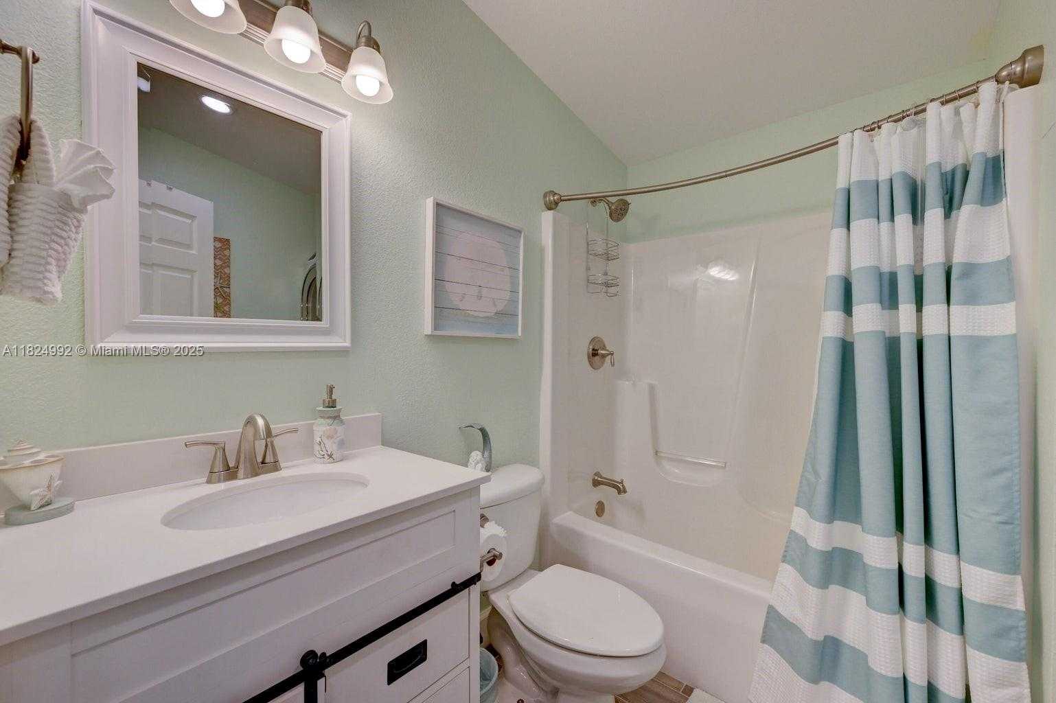 Small Image of 239 LOWER MATECUMBE RD, Key Largo Number 10