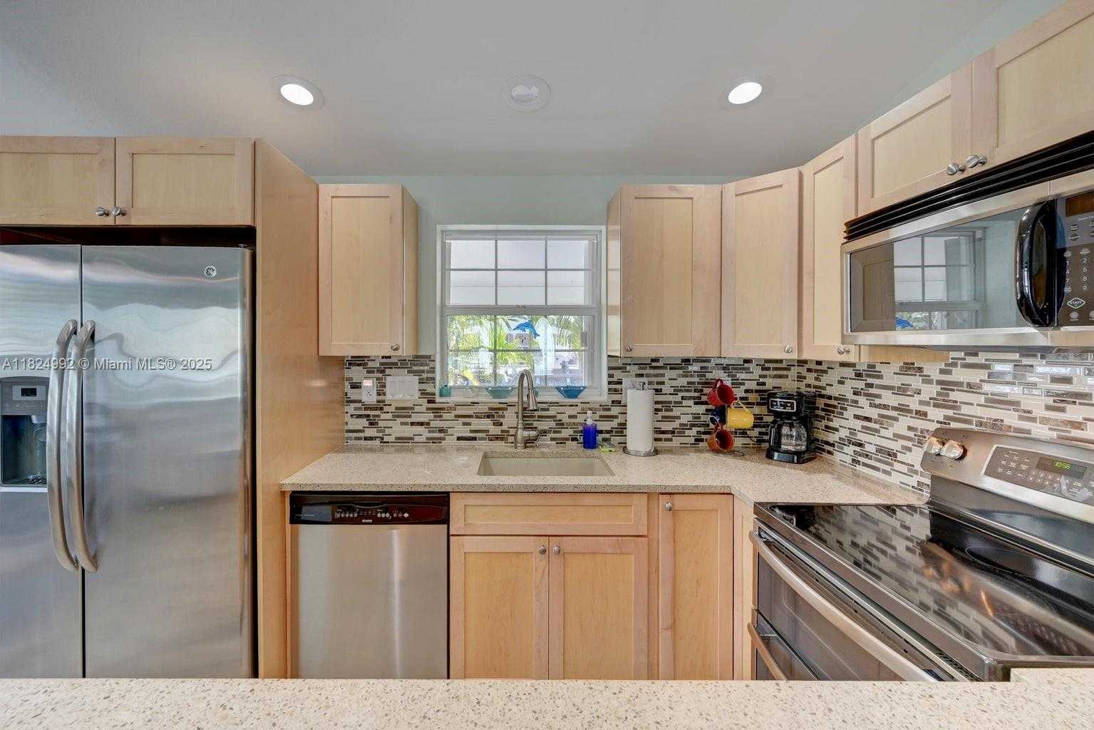 Small Image of 239 LOWER MATECUMBE RD, Key Largo Number 23