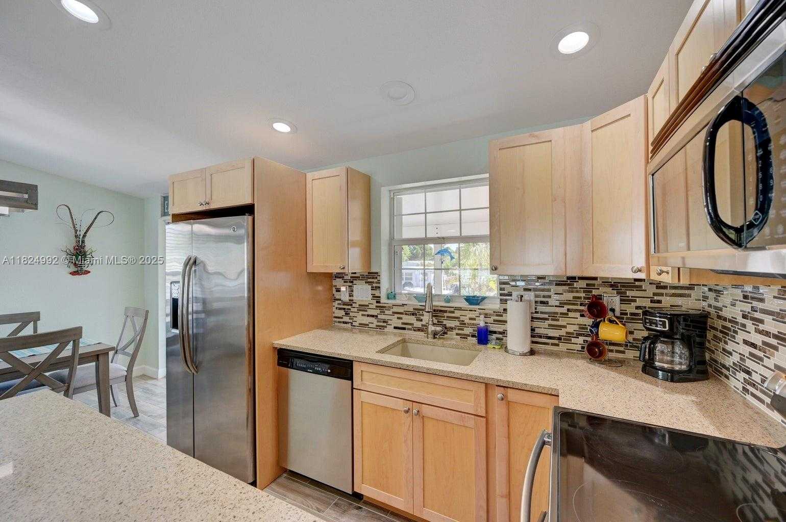 Small Image of 239 LOWER MATECUMBE RD, Key Largo Number 25