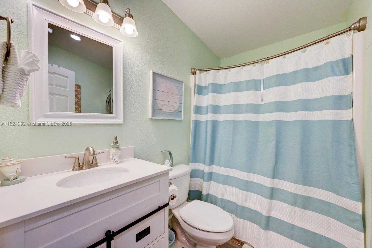 Small Image of 239 LOWER MATECUMBE RD, Key Largo Number 28
