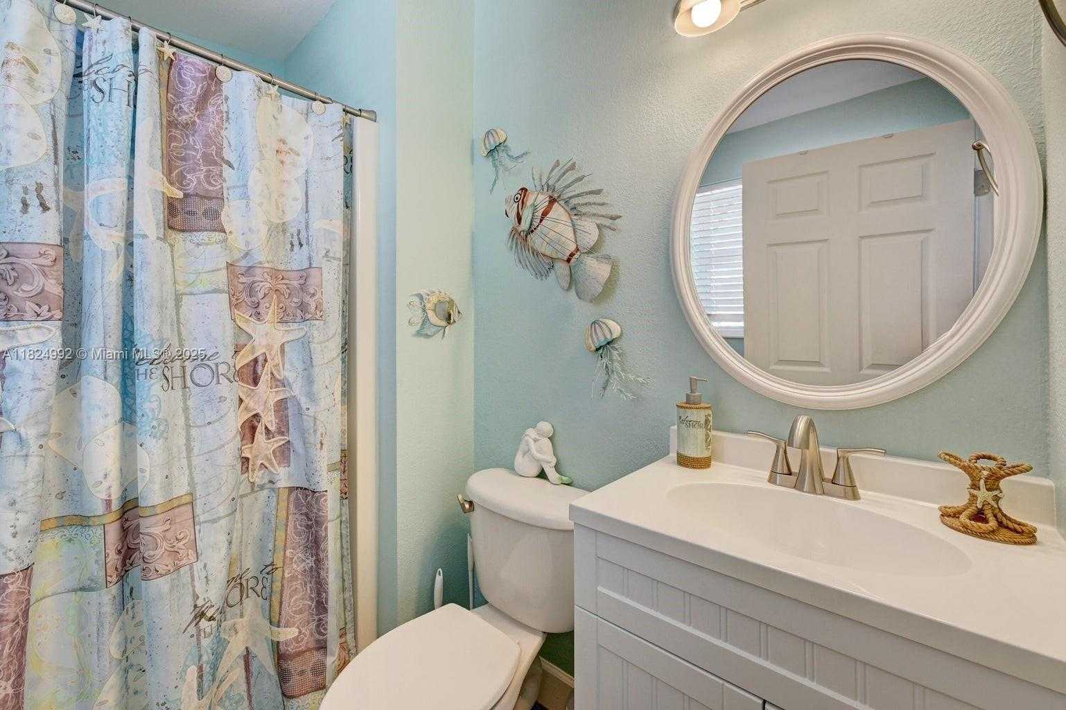 Small Image of 239 LOWER MATECUMBE RD, Key Largo Number 33