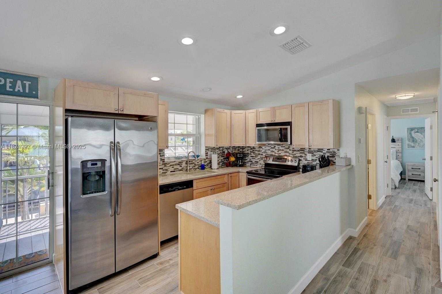 Small Image of 239 LOWER MATECUMBE RD, Key Largo Number 6
