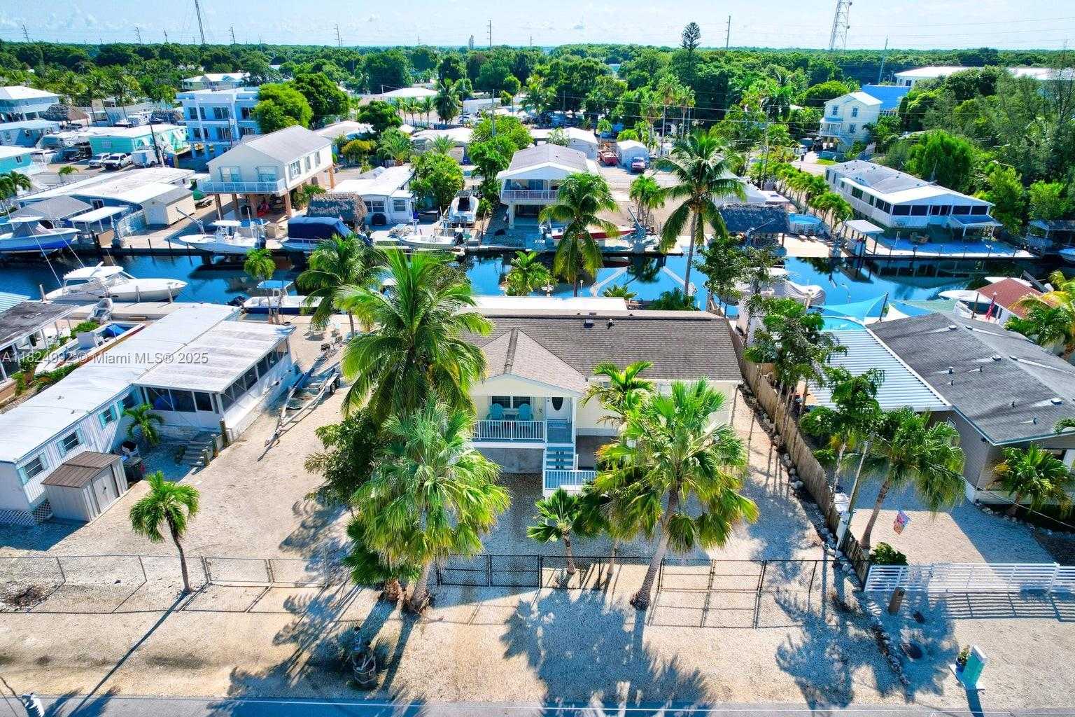 Small Image of 239 LOWER MATECUMBE RD, Key Largo Number 61