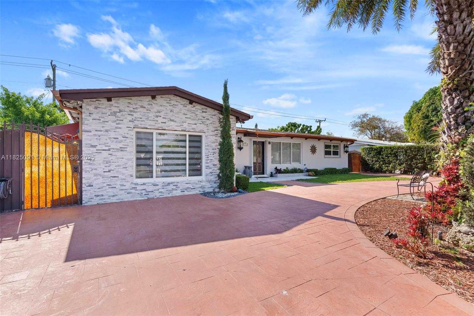Small Image of 9400 CARIBBEAN BLVD, Cutler Bay Number 2
