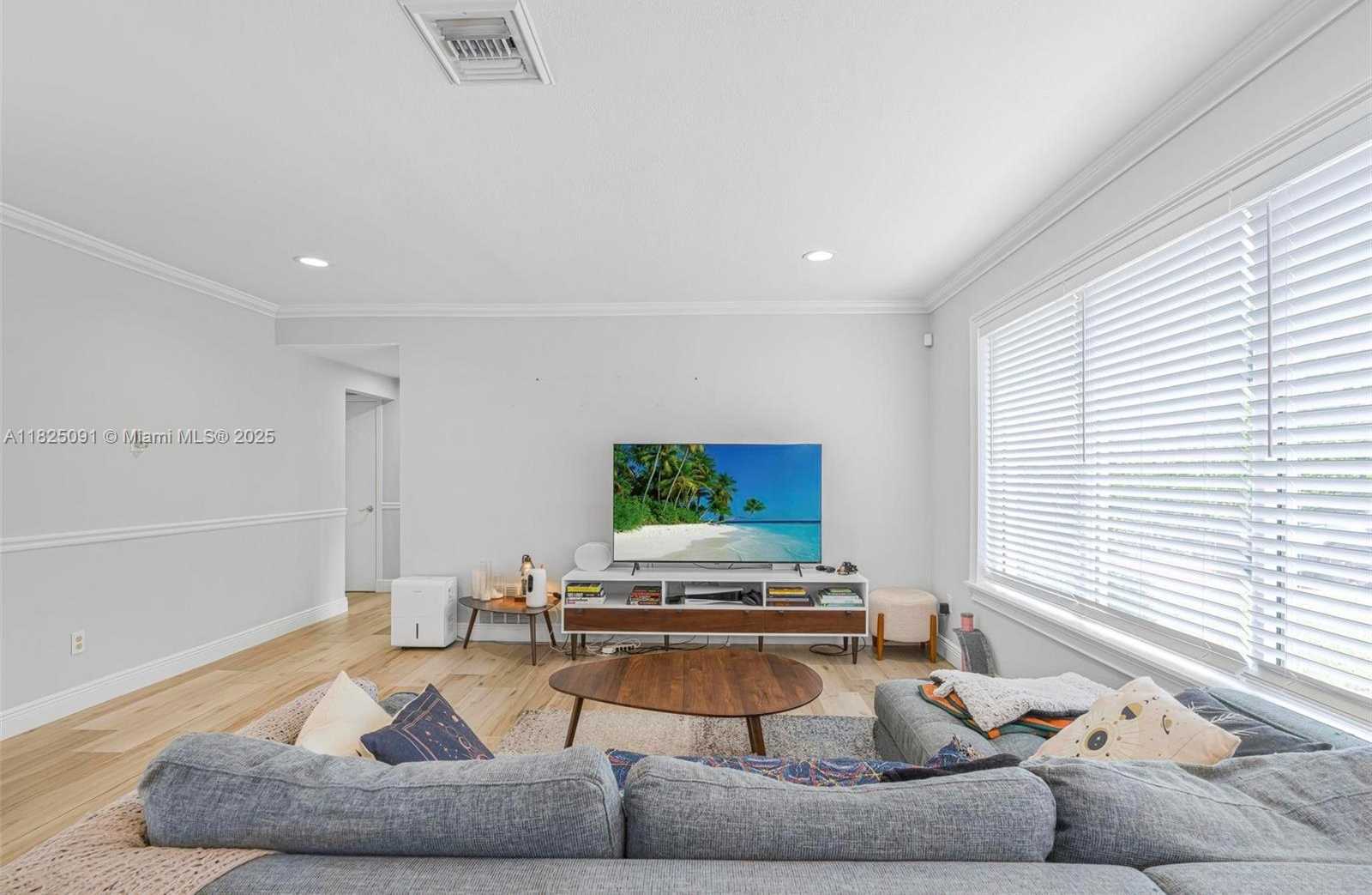 Small Image of 9400 CARIBBEAN BLVD, Cutler Bay Number 24