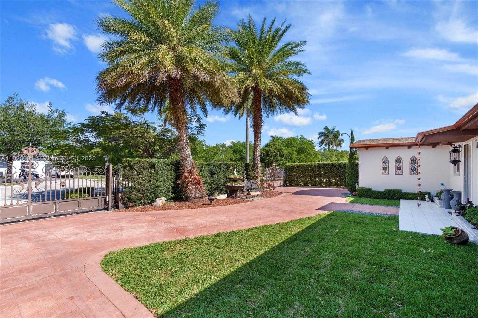 Small Image of 9400 CARIBBEAN BLVD, Cutler Bay Number 5