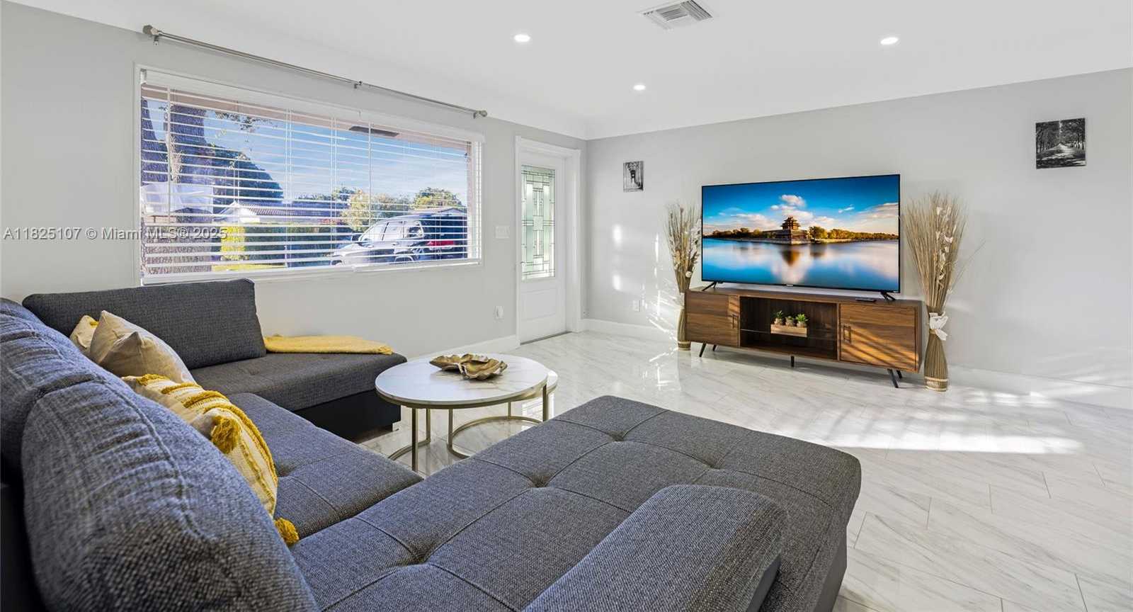 Small Image of 6600 NORTH EAST 20TH WAY, Fort Lauderdale Number 4